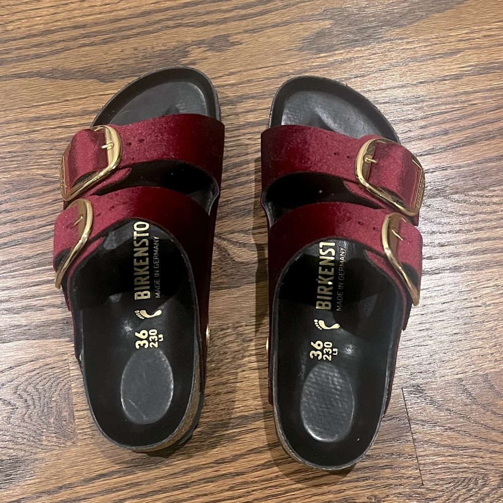 NWOT Birkenstocks - Arizona Burgundy Velvet Size 36